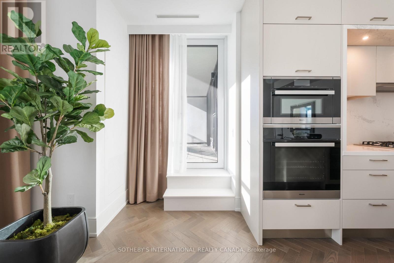 1105 - 455 Wellington Street W, Toronto (Waterfront Communities), Ontario  M5V 0V8 - Photo 10 - C12143870