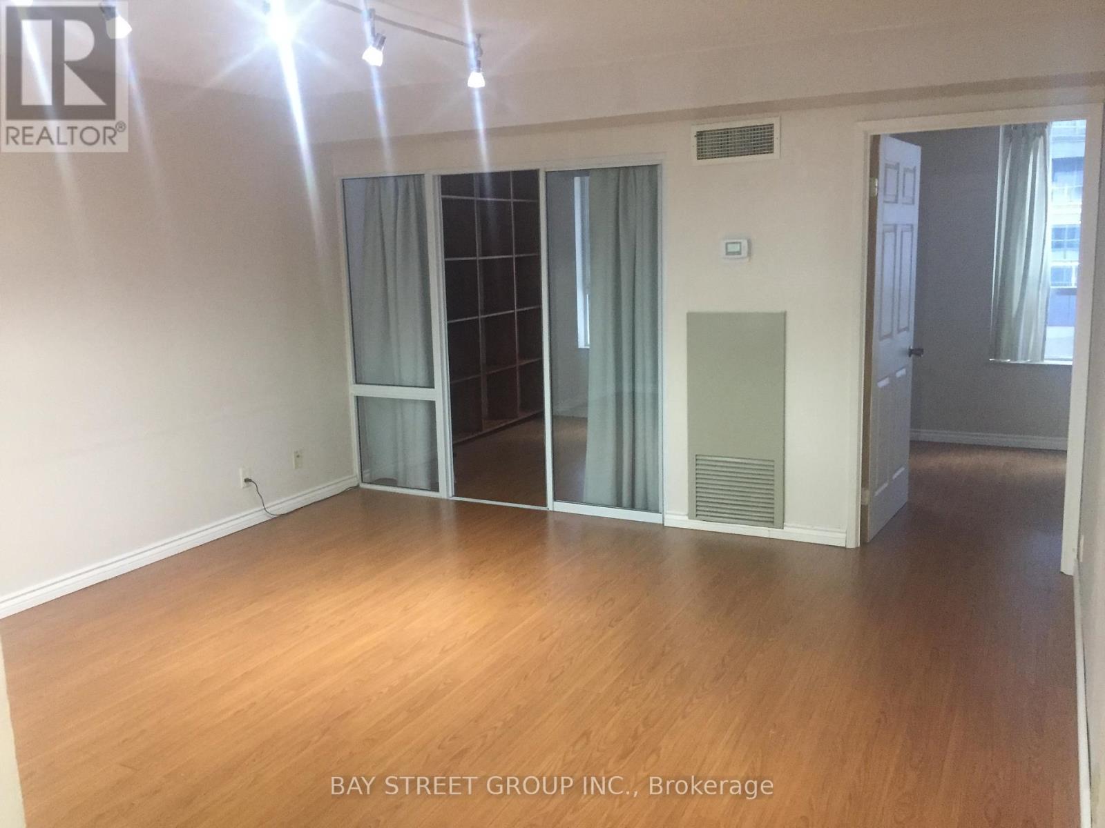 414 - 711 Bay Street, Toronto, Ontario  M5G 2J8 - Photo 1 - C12143874