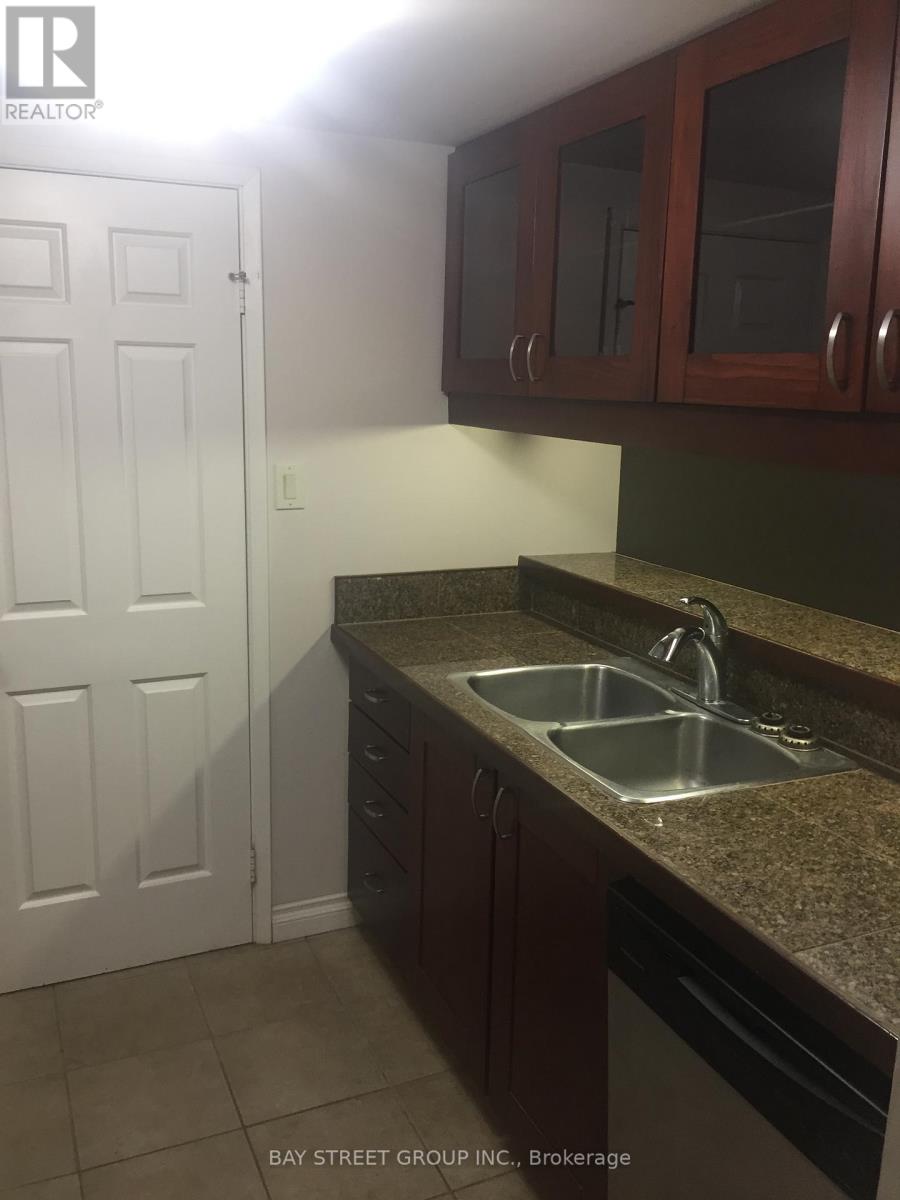 414 - 711 Bay Street, Toronto, Ontario  M5G 2J8 - Photo 4 - C12143874