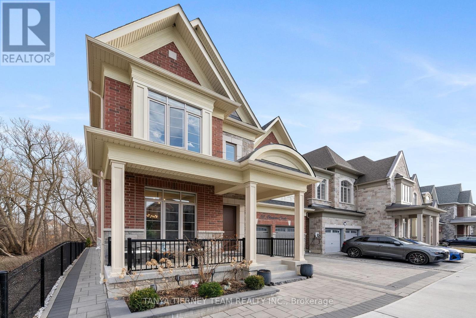 Property at 52 BLENHEIM CIRCLE image 3