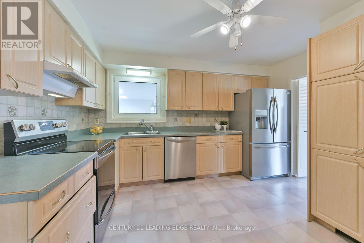784 Batory Avenue, Pickering, Ontario  L1W 2W3 - Photo 10 - E12143914