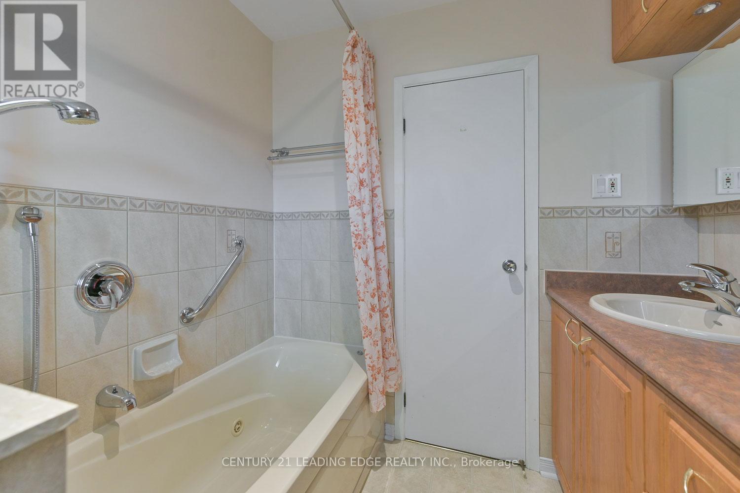 784 Batory Avenue, Pickering, Ontario  L1W 2W3 - Photo 20 - E12143914