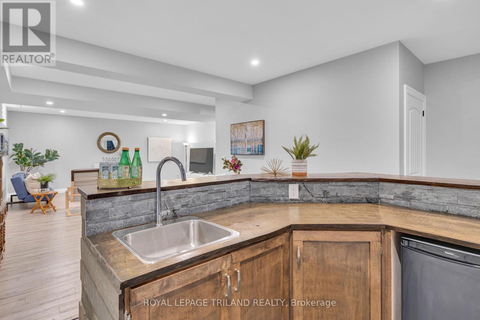203 Spring Street, Windsor, Ontario  N0R 1A0 - Photo 26 - X12143979