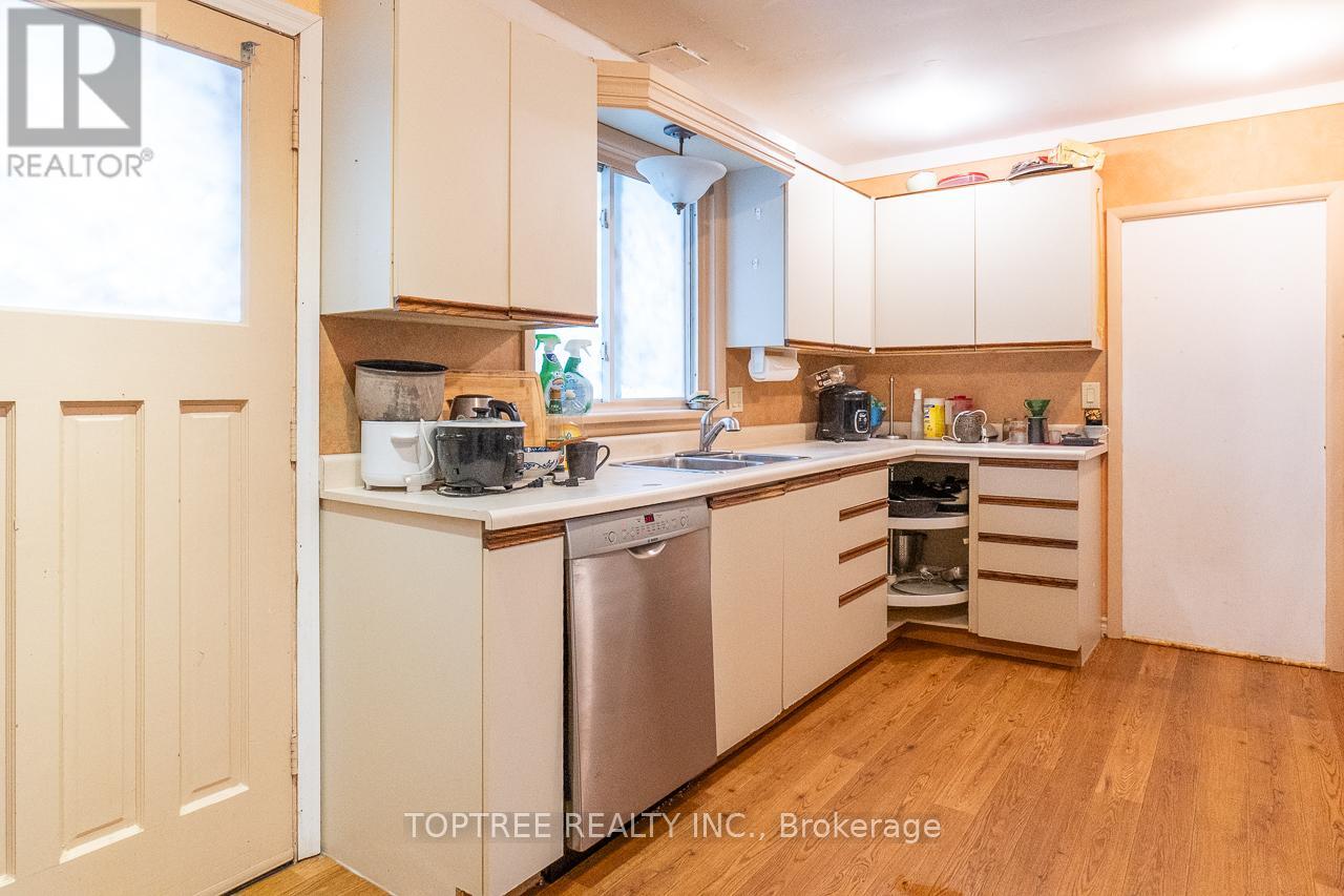 2 Ruskin Court, London North, Ontario  N6G 1S8 - Photo 11 - X12144024