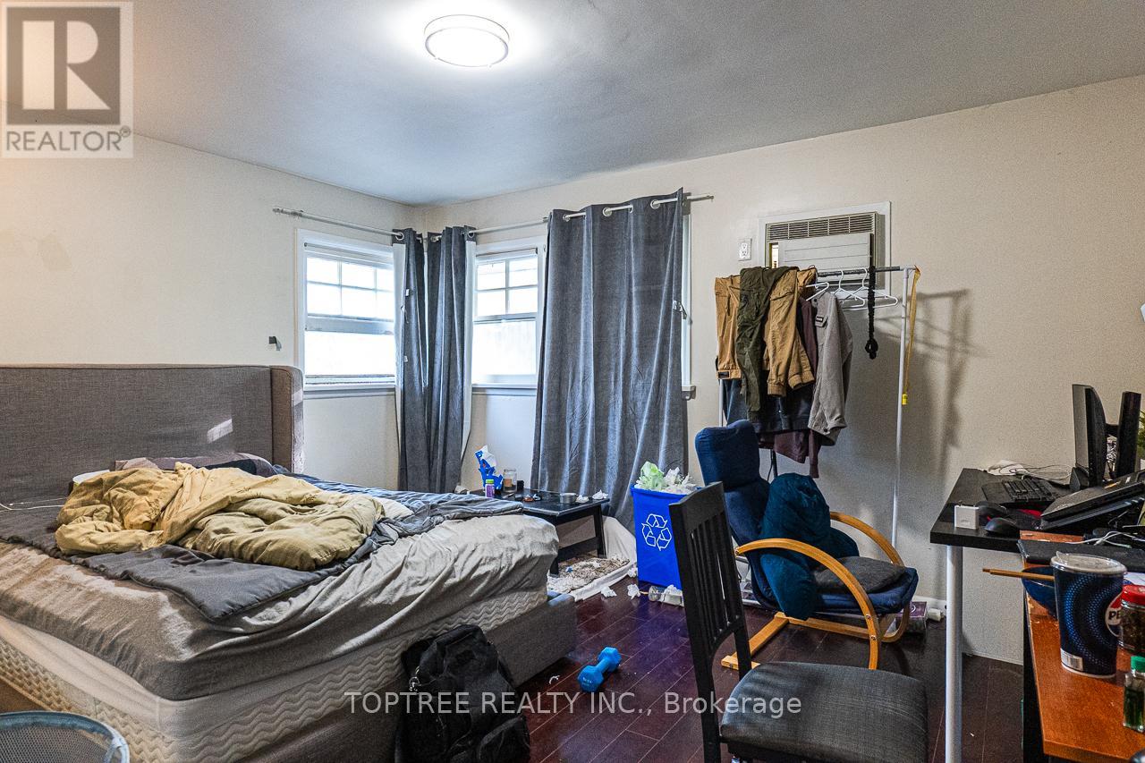 2 Ruskin Court, London North, Ontario  N6G 1S8 - Photo 12 - X12144024