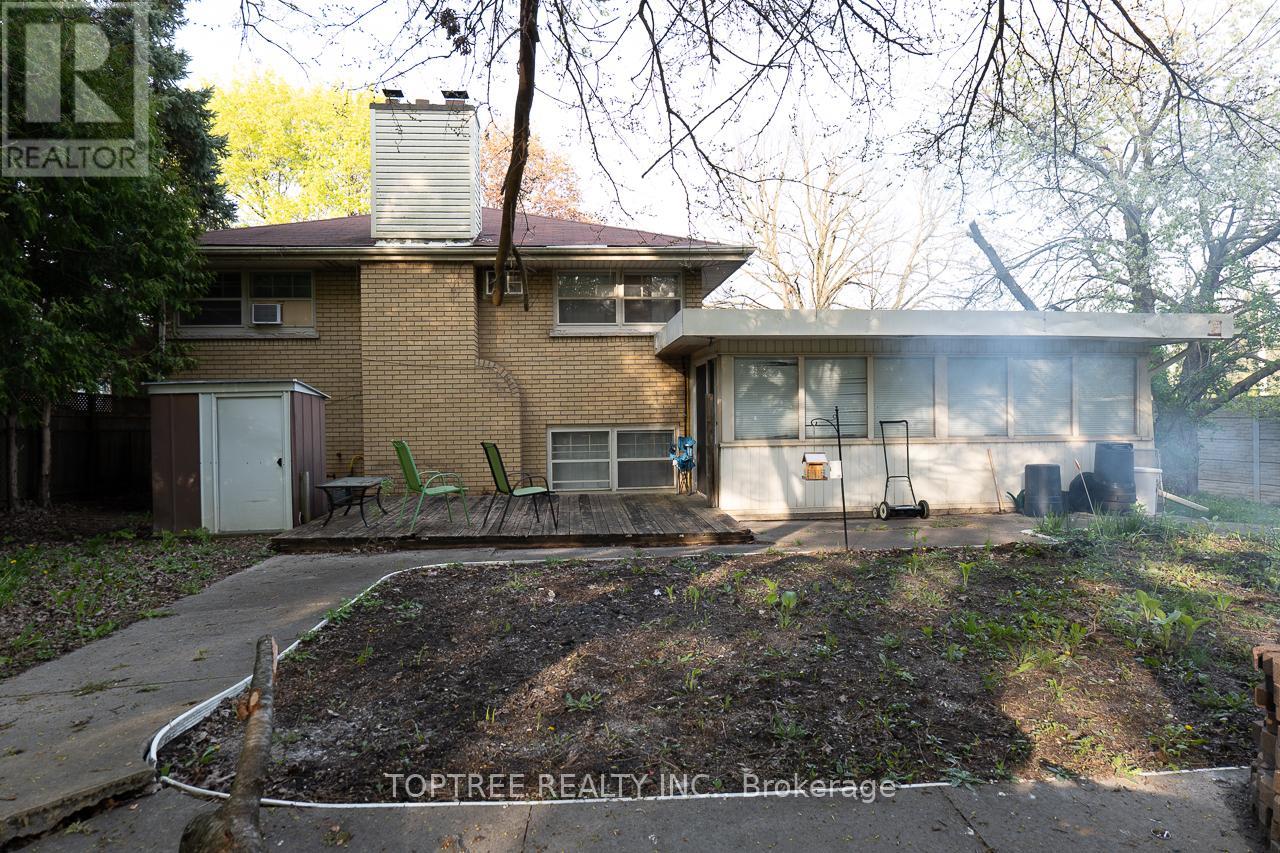 2 Ruskin Court, London North, Ontario  N6G 1S8 - Photo 33 - X12144024