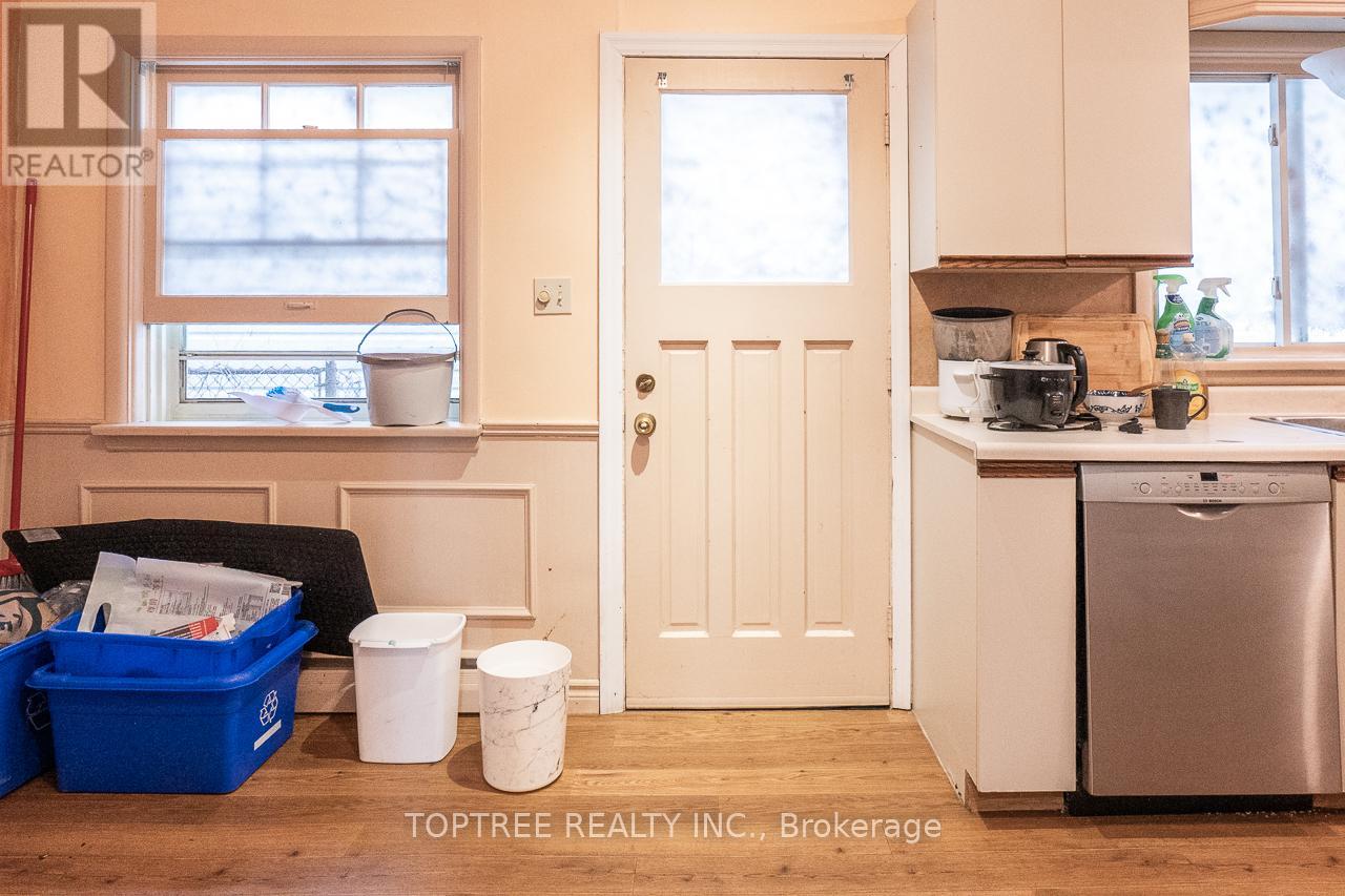 2 Ruskin Court, London North, Ontario  N6G 1S8 - Photo 8 - X12144024