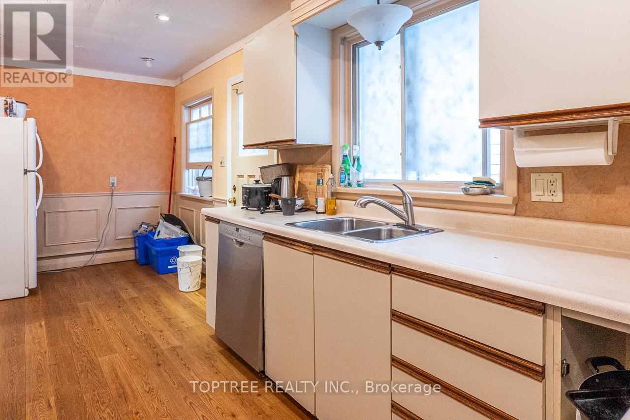 2 Ruskin Court, London North, Ontario  N6G 1S8 - Photo 9 - X12144024