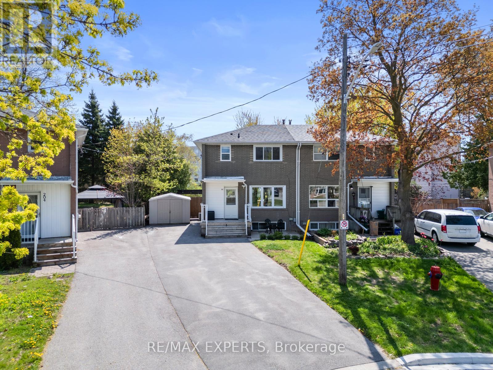 202 Penn Avenue, Newmarket, Ontario  L3Y 2S5 - Photo 3 - N12143737