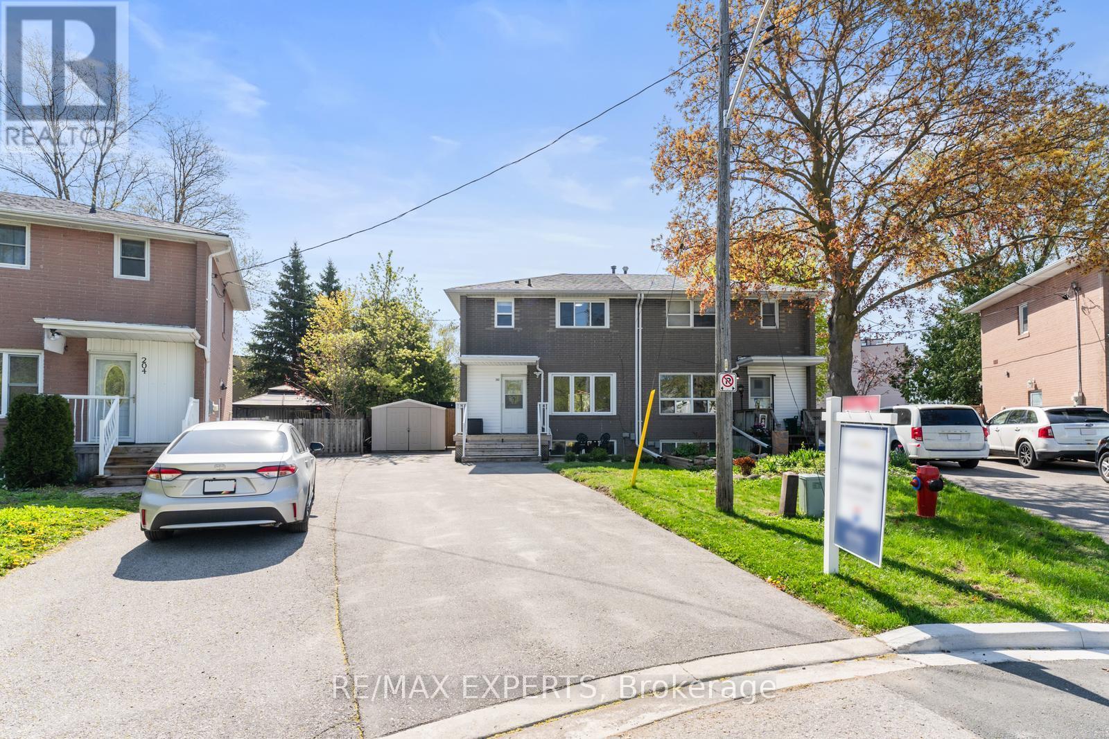 202 Penn Avenue, Newmarket, Ontario  L3Y 2S5 - Photo 4 - N12143737