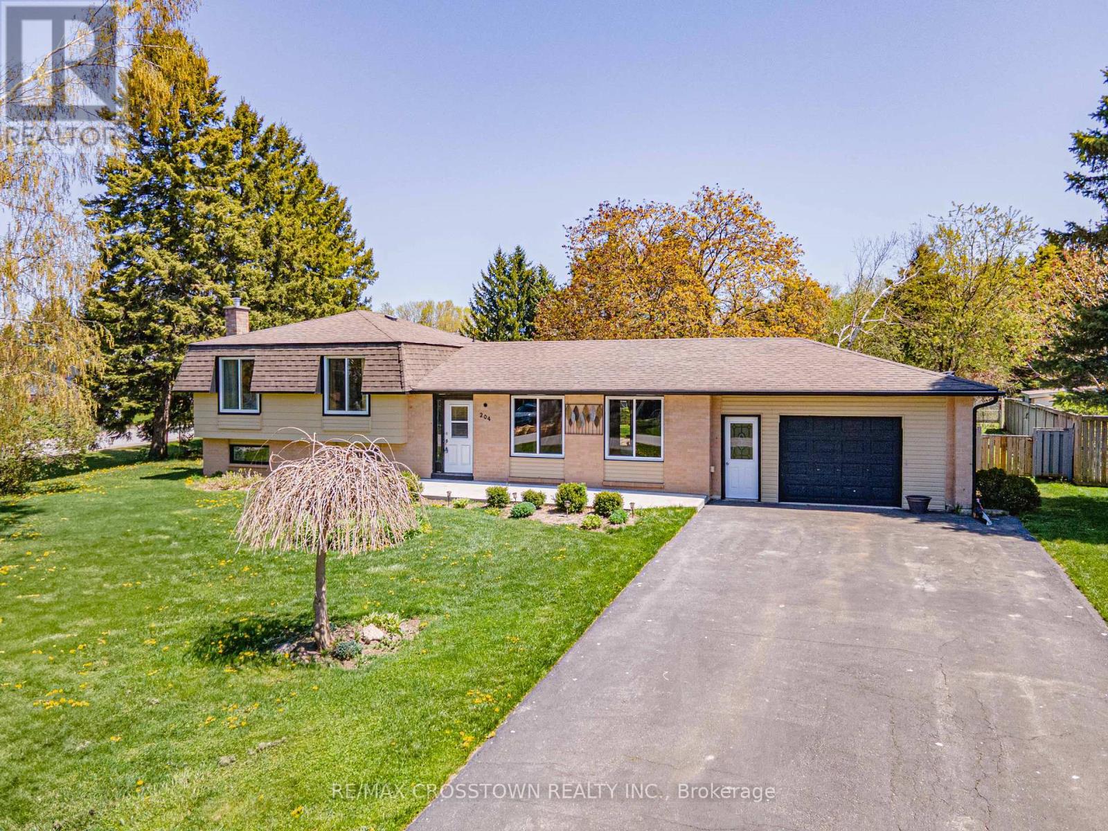 Property at 204 CAMILLA CRESCENT image 1