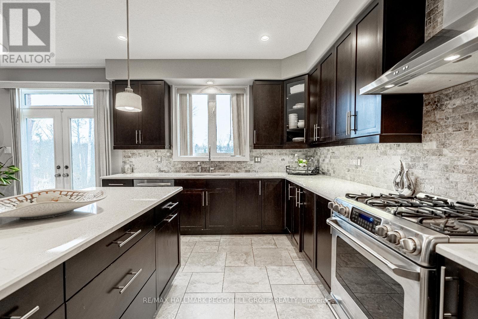 35 Marta Crescent, Barrie, Ontario  L4N 3N6 - Photo 5 - S12092143