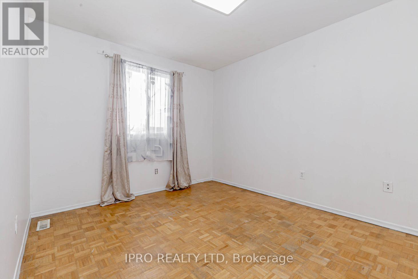 Unit 1 - 7406 Darcel Avenue E, Mississauga, Ontario  L4T 2X7 - Photo 22 - W12137952