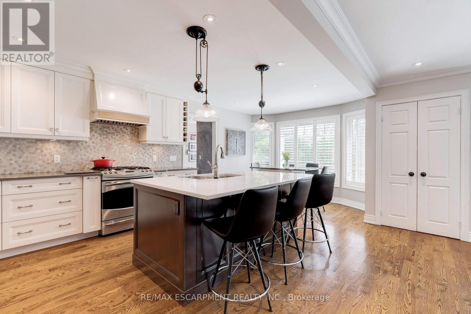 4302 Shoreacres Place, Burlington, Ontario  L7L 5N1 - Photo 8 - W12110967