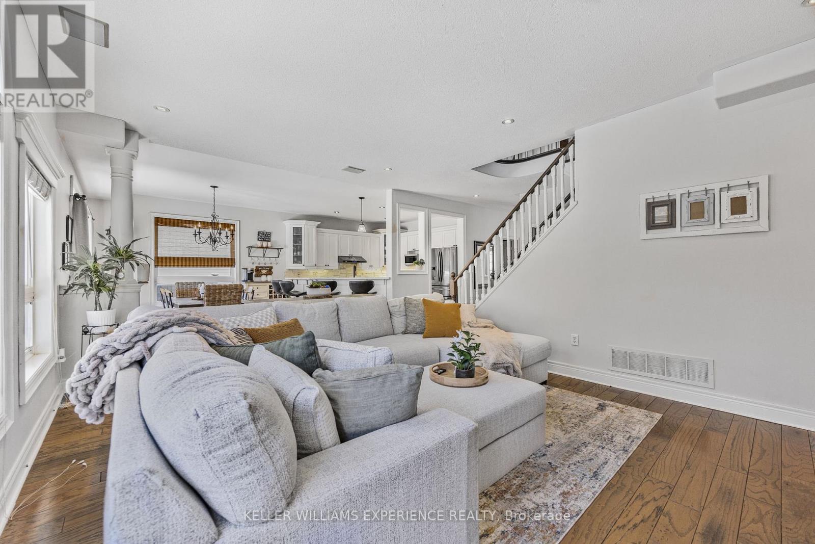 25 Regalia Way, Barrie, Ontario  L4M 7H7 - Photo 7 - S12143807