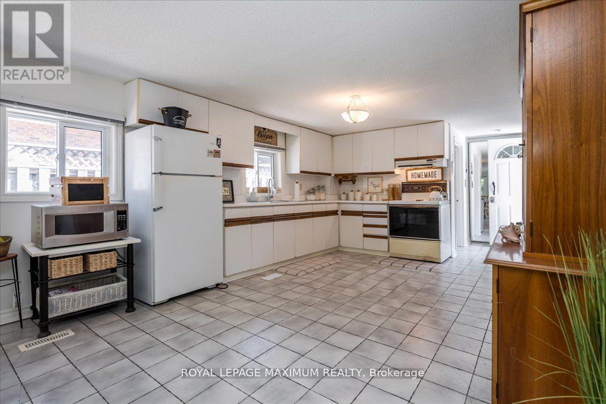 749 River Road E, Wasaga Beach, Ontario  L9Z 2M4 - Photo 7 - S12143871