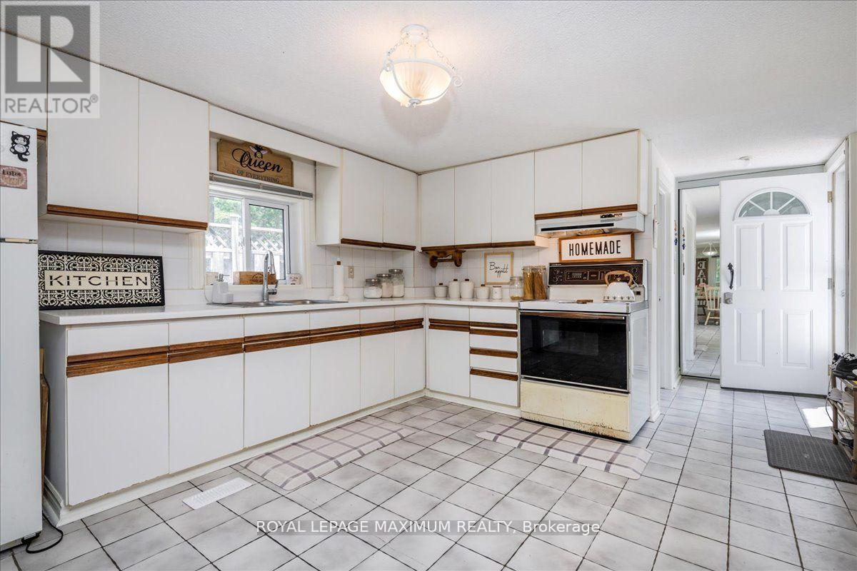749 River Road E, Wasaga Beach, Ontario  L9Z 2M4 - Photo 8 - S12143871