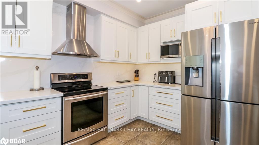 33 Pinecliff Crescent, Barrie, Ontario  L4N 5V2 - Photo 12 - S12143933
