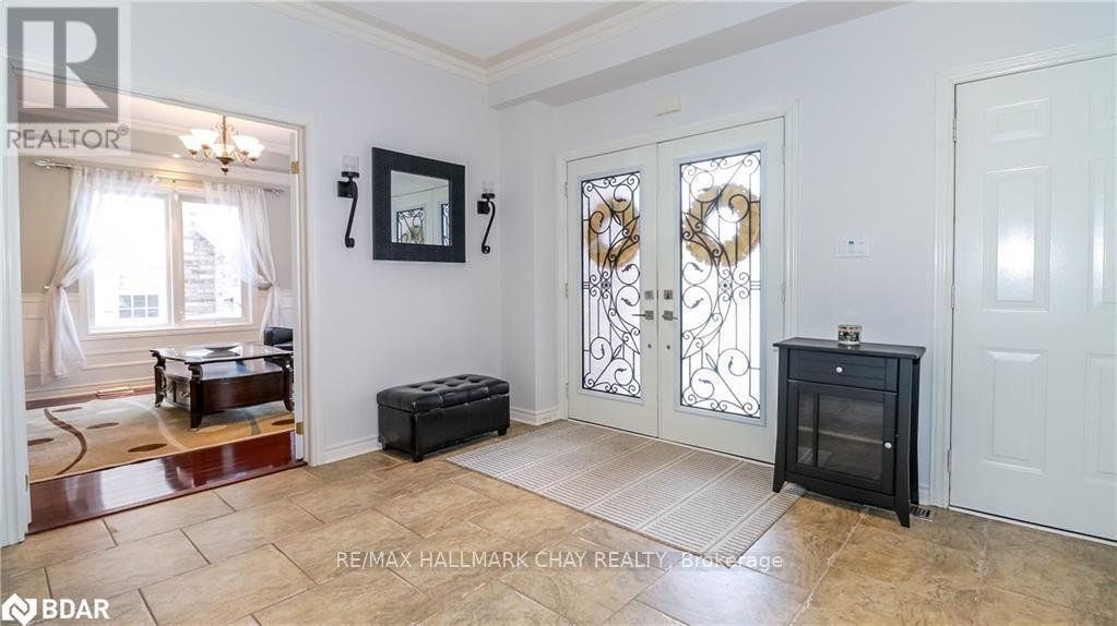 Property at 33 PINECLIFF CRESCENT image 3