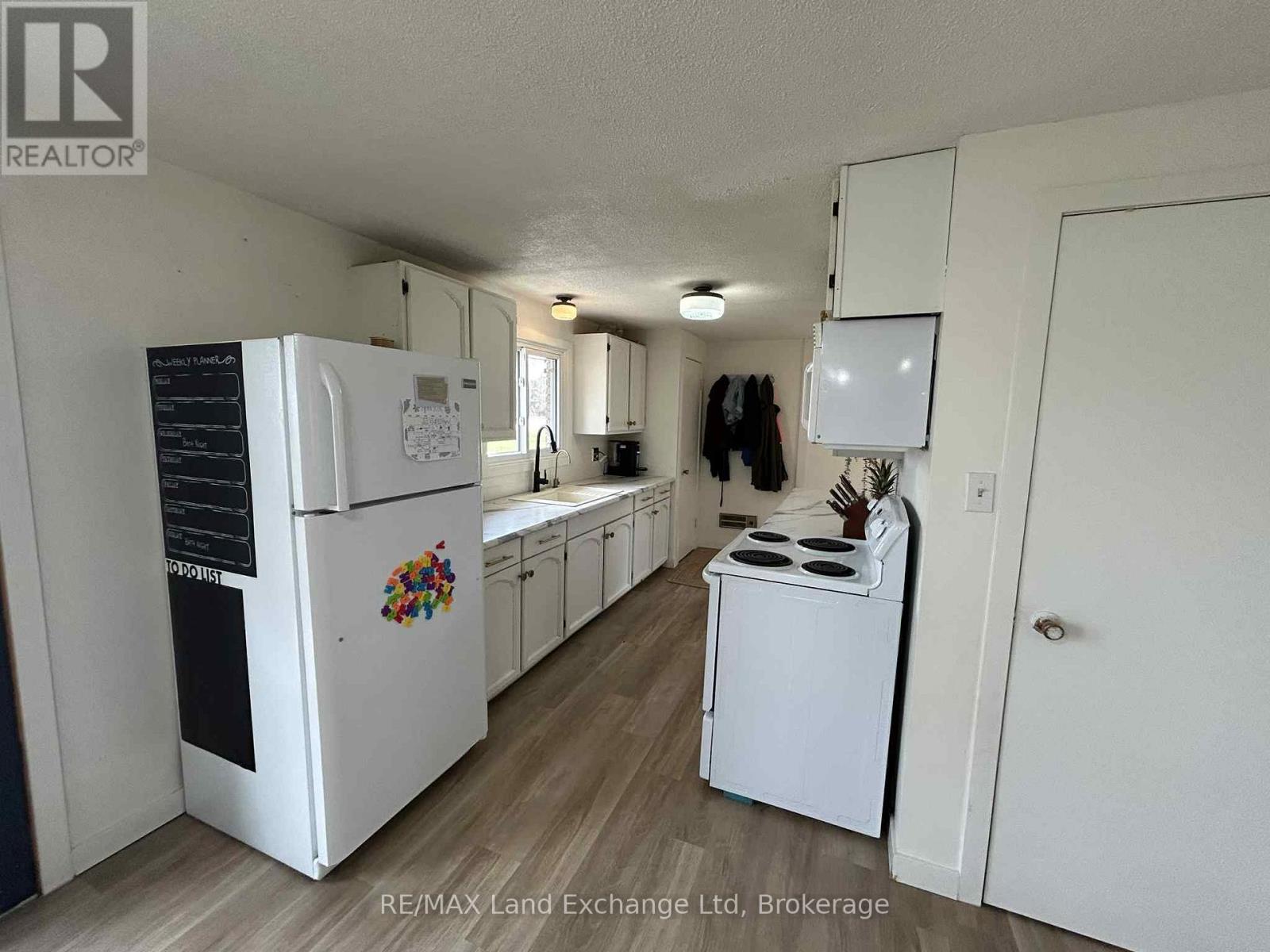 86731 Fischer Line, Morris Turnberry, Ontario  N0G 2W0 - Photo 4 - X12143993