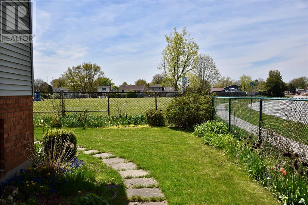 Property at 1501 HENLEY CRESCENT image 3