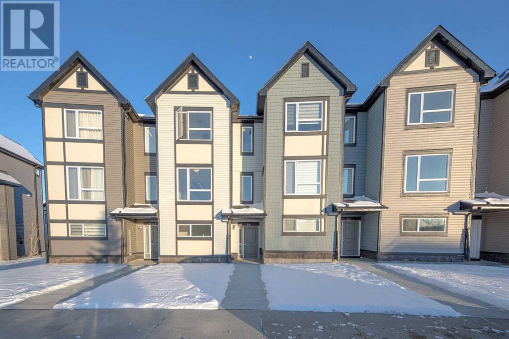 Property at 44 Evanscrest Manor NW image 2
