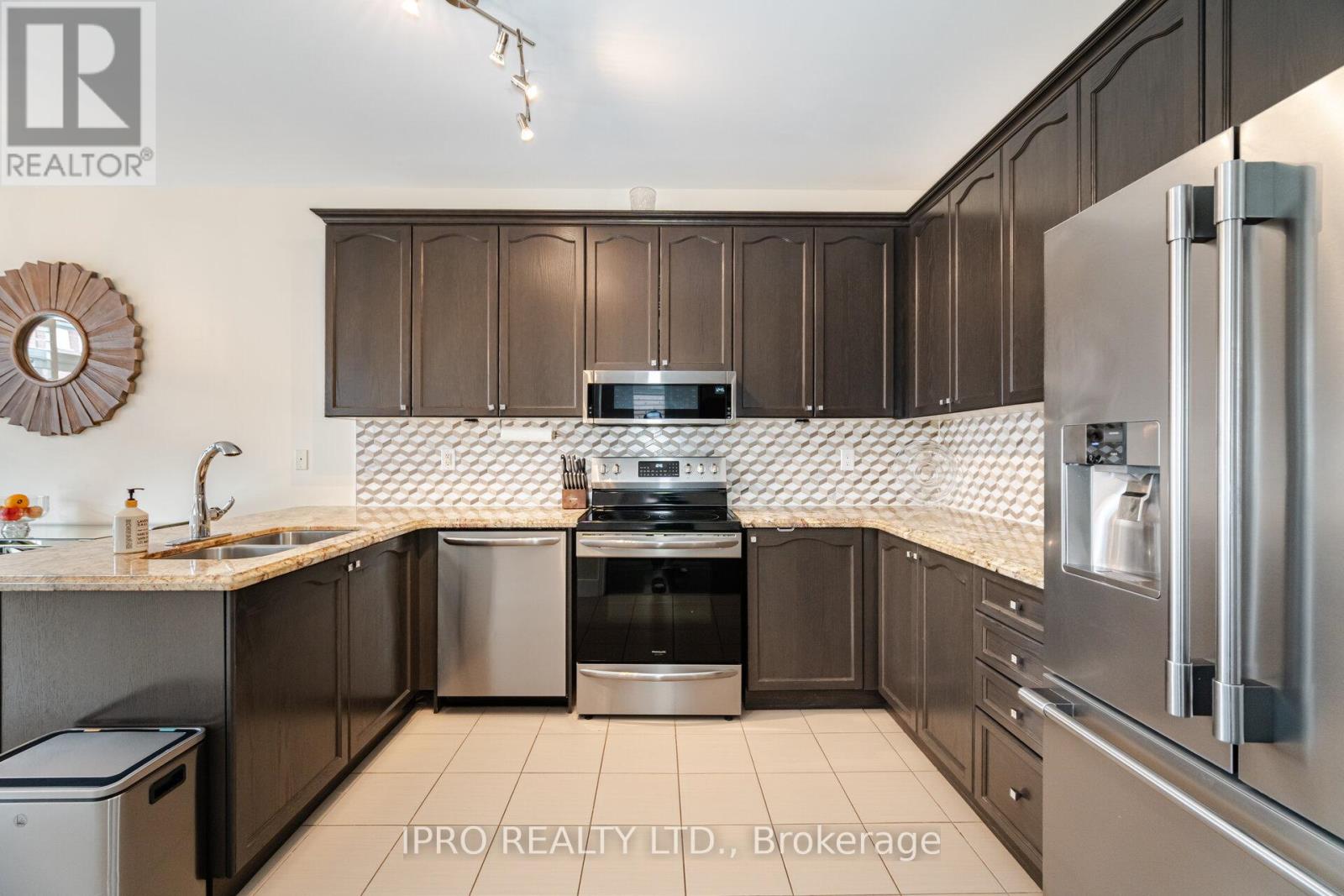 14 Duffel Crescent, Halton Hills, Ontario  L7G 0H7 - Photo 13 - W12143925