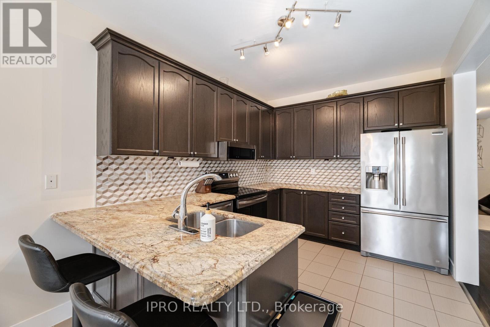 14 Duffel Crescent, Halton Hills, Ontario  L7G 0H7 - Photo 14 - W12143925