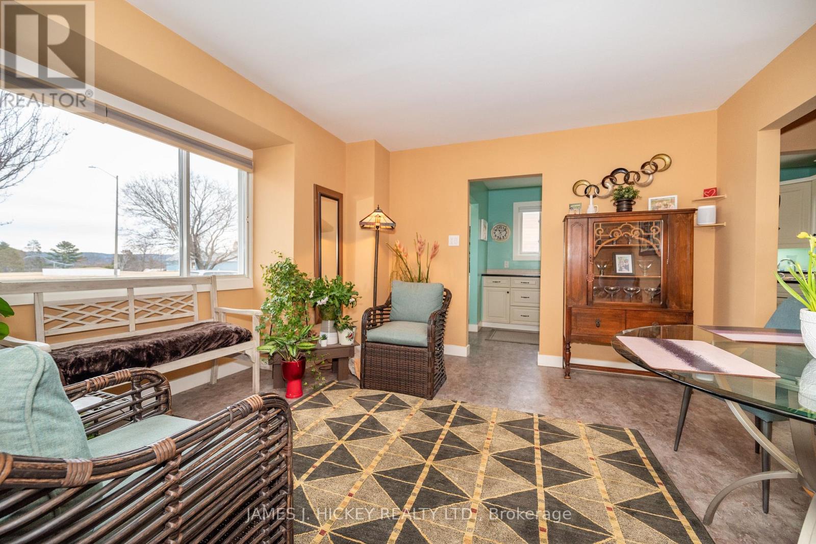 8 Mountain View Crescent, Deep River, Ontario  K0J 1P0 - Photo 12 - X12089336