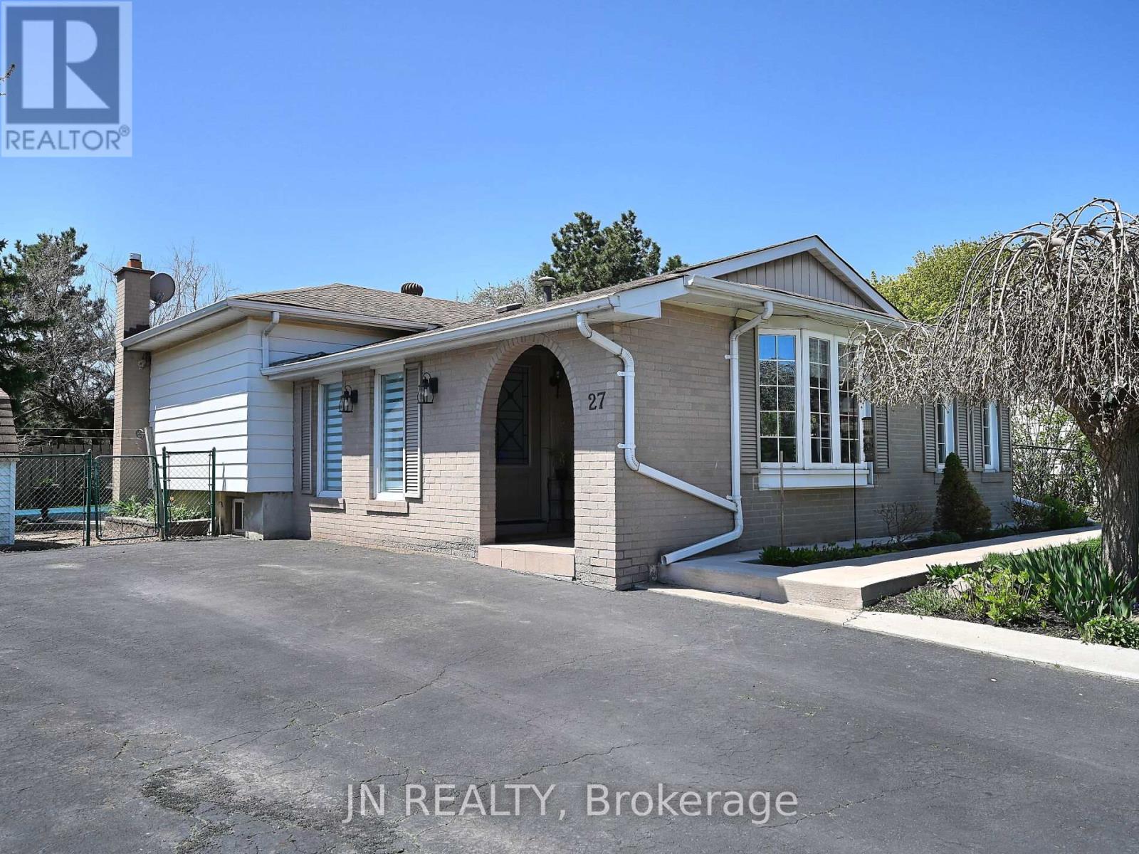 Property at 27 FINCHLEY CRESCENT image 3