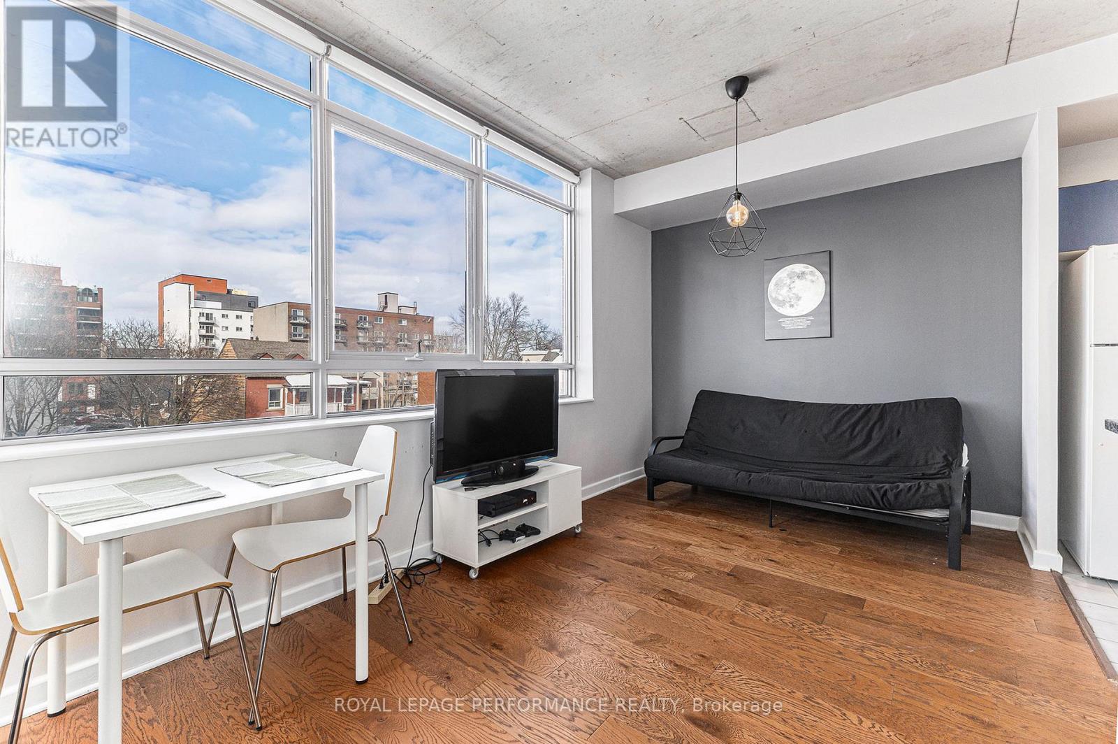 Property at 302 - 180 YORK STREET image 5