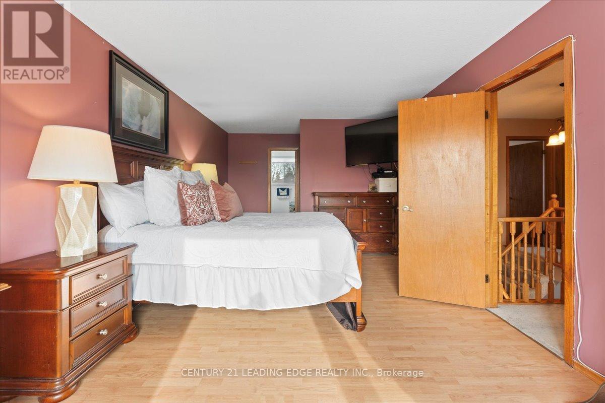 17 Morris Drive, Belleville, Ontario  K8P 5B2 - Photo 11 - X12143801