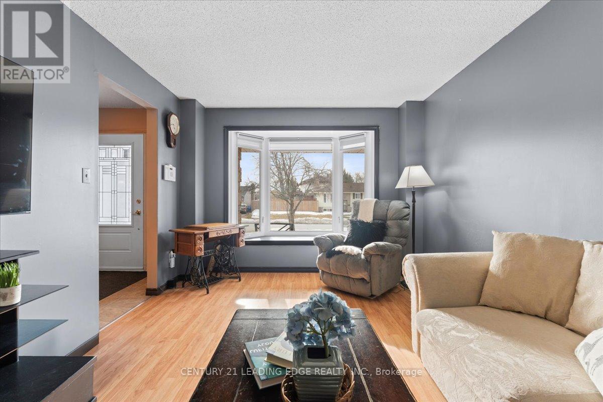 17 Morris Drive, Belleville, Ontario  K8P 5B2 - Photo 4 - X12143801