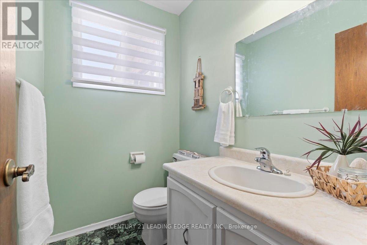 17 Morris Drive, Belleville, Ontario  K8P 5B2 - Photo 5 - X12143801