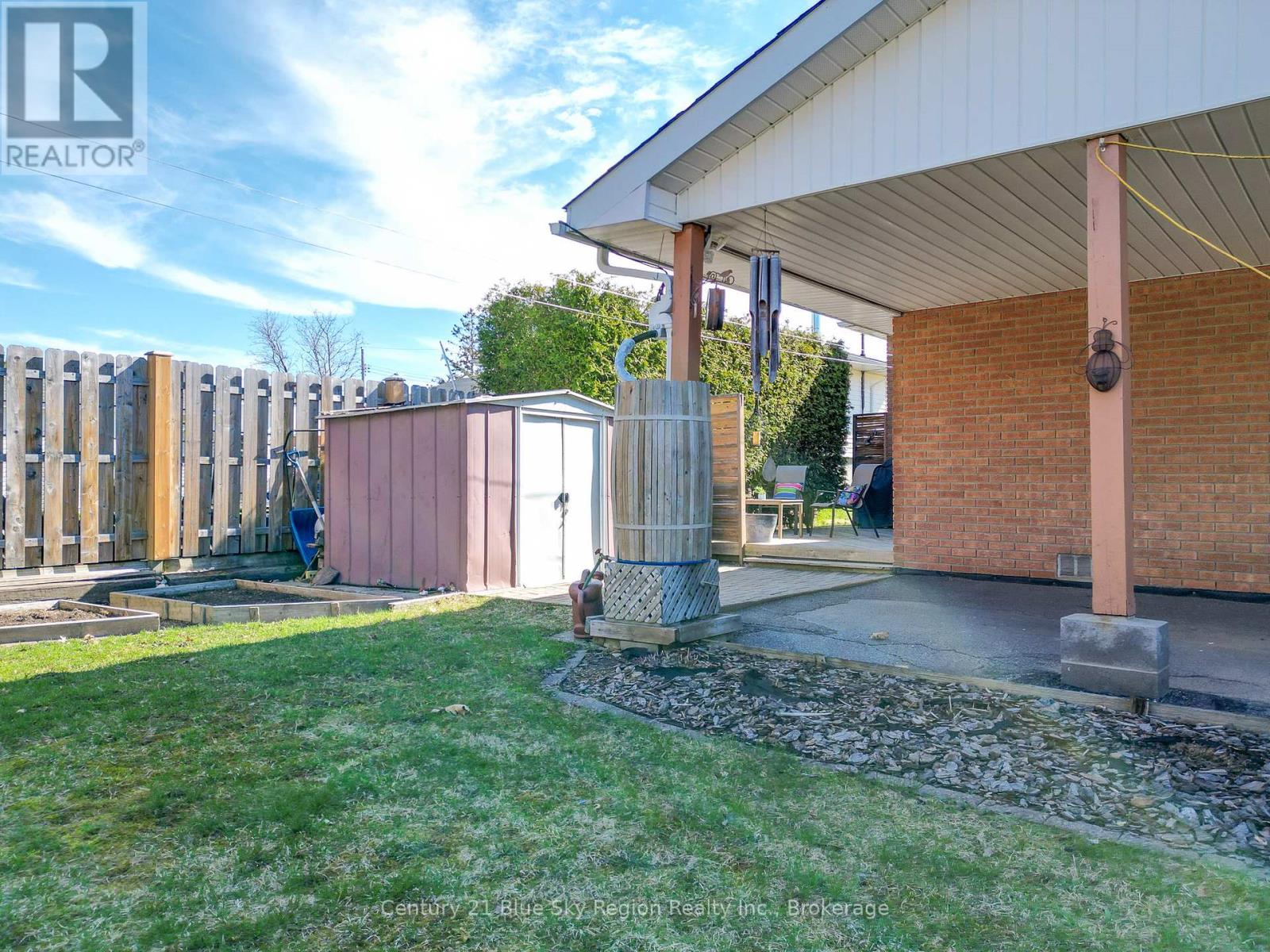 Property at 160 CARLO CRESCENT image 5