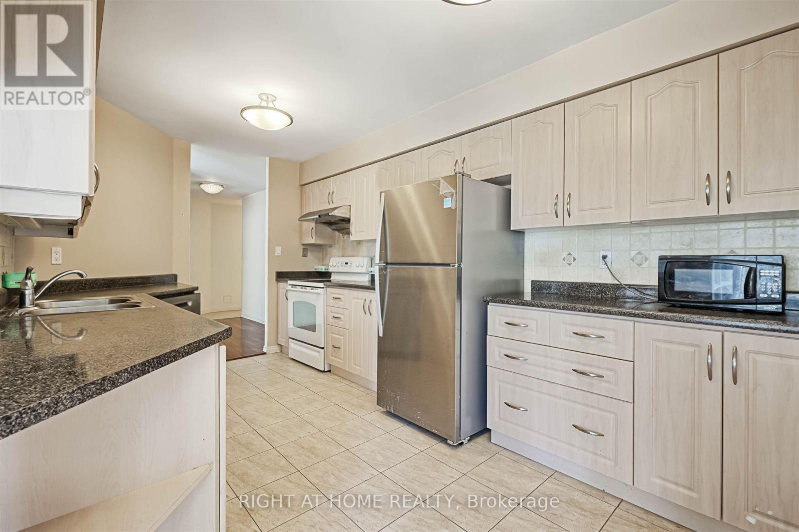913 - 24 Wellesley Street W, Toronto, Ontario  M4Y 2X6 - Photo 14 - C12126041