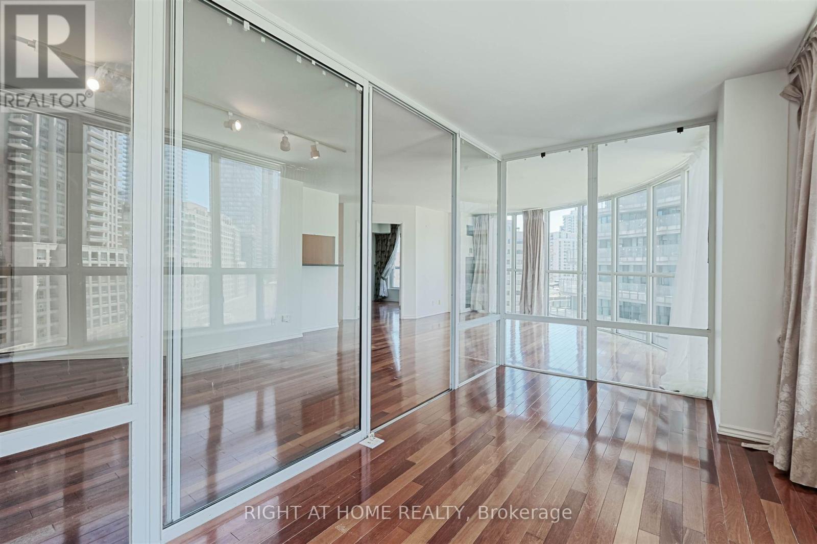 913 - 24 Wellesley Street W, Toronto, Ontario  M4Y 2X6 - Photo 12 - C12126041