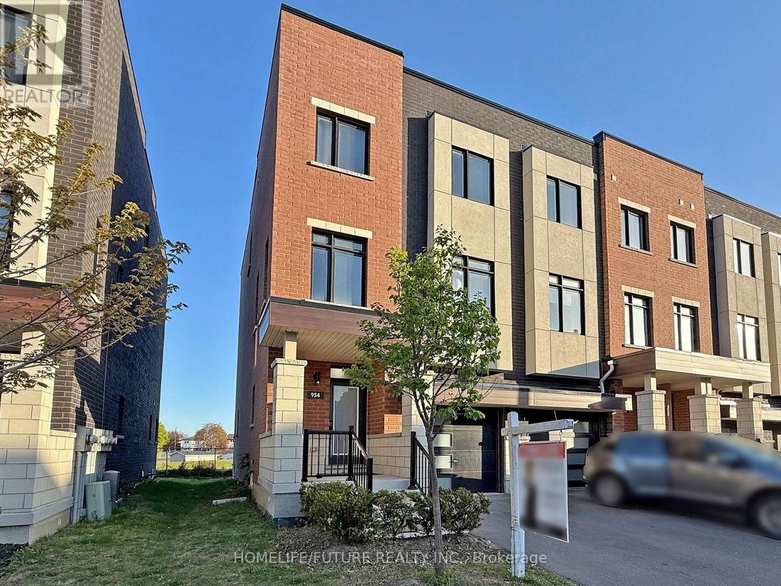 954 Kicking Horse Path, Oshawa, Ontario  L1J 0B4 - Photo 3 - E12140413
