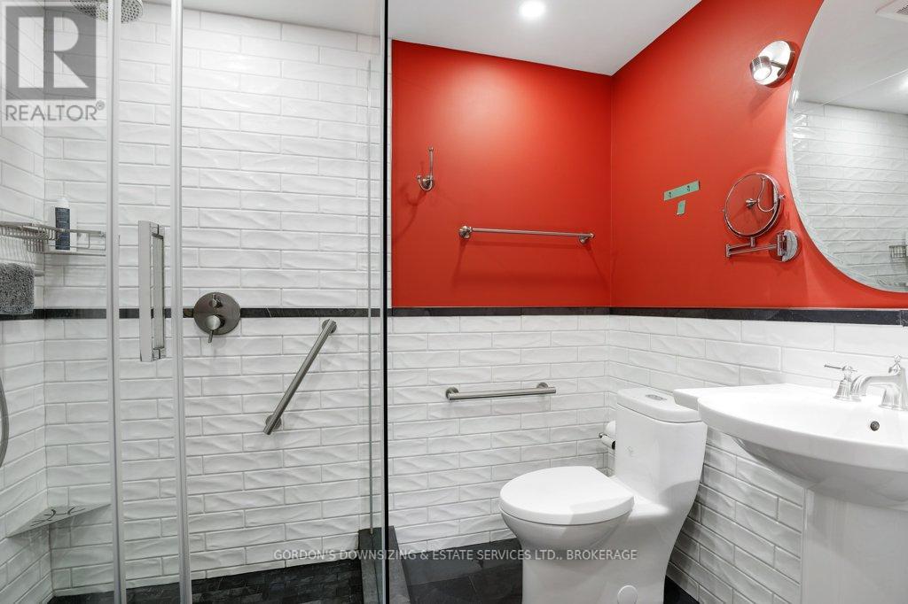 19 Elmdale Avenue, Ottawa, Ontario  K1M 1A3 - Photo 35 - X12144038
