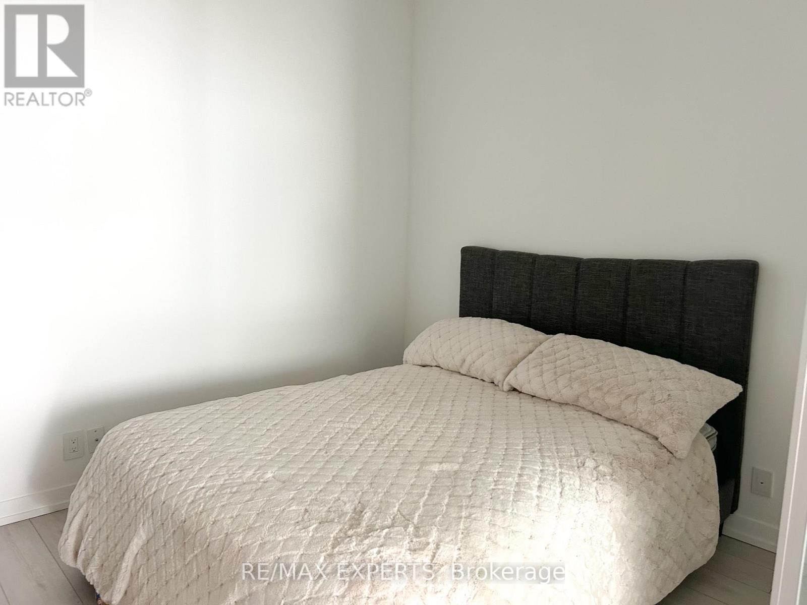 Th05 - 9 Buttermill Avenue W, Vaughan, Ontario  L4K 0M5 - Photo 22 - N12085088