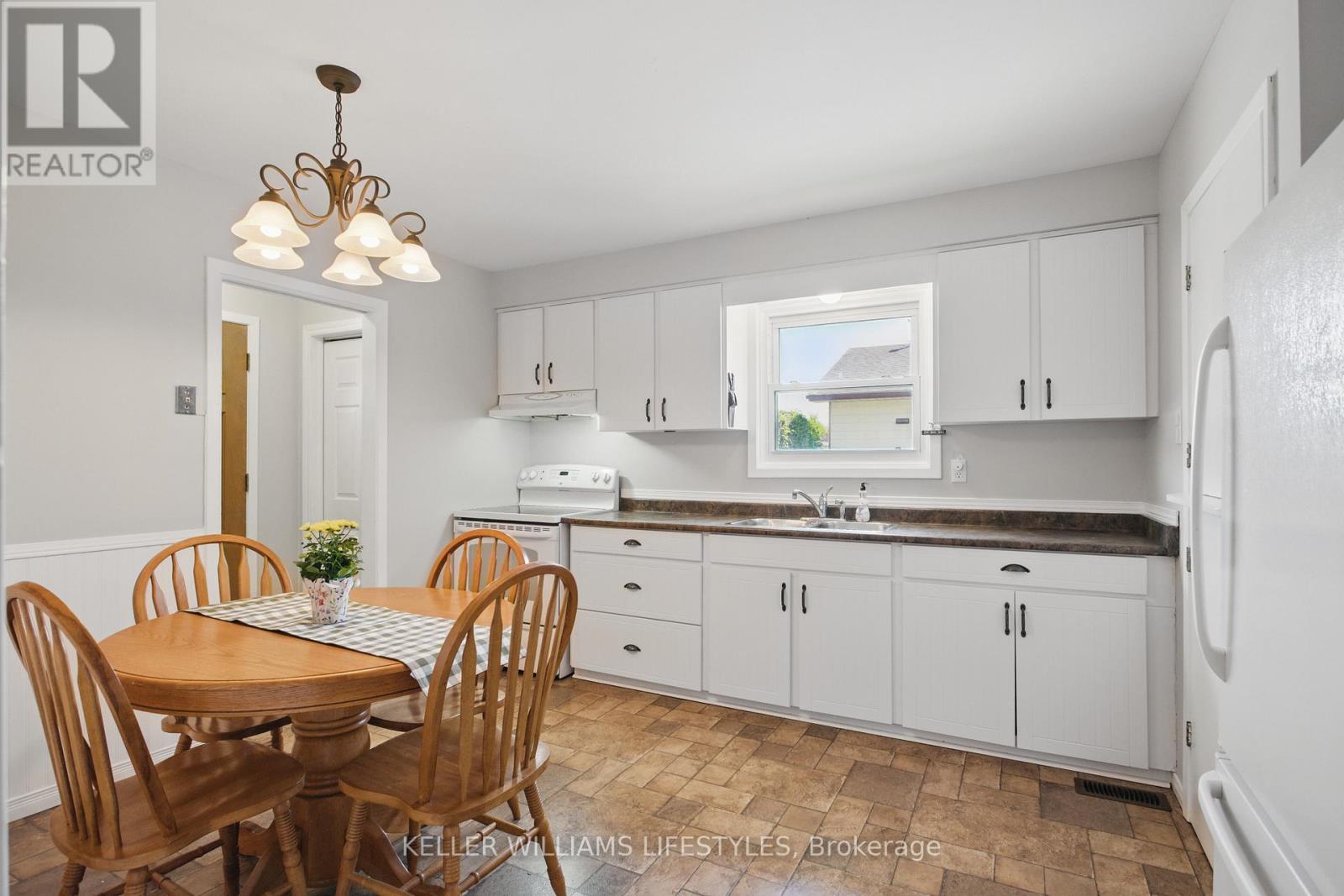 41 Manor Road, St. Thomas, Ontario  N5R 4Z4 - Photo 10 - X12144119