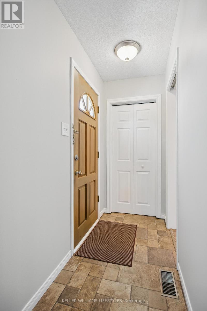 41 Manor Road, St. Thomas, Ontario  N5R 4Z4 - Photo 4 - X12144119