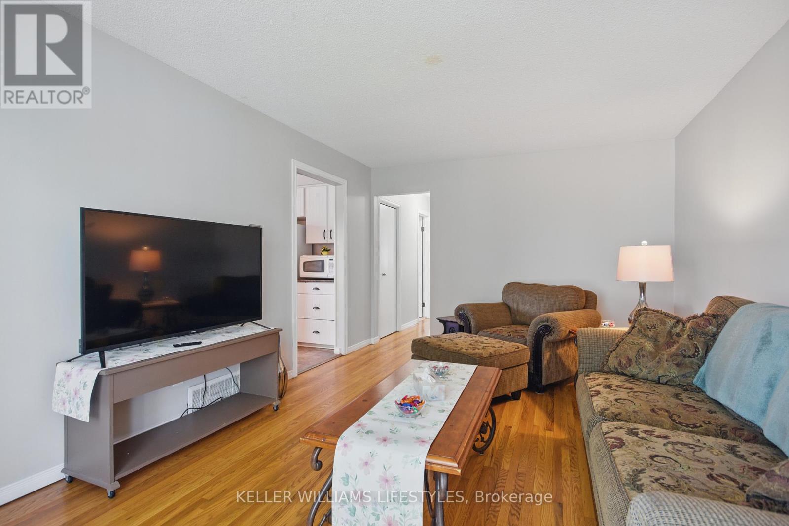 41 Manor Road, St. Thomas, Ontario  N5R 4Z4 - Photo 6 - X12144119