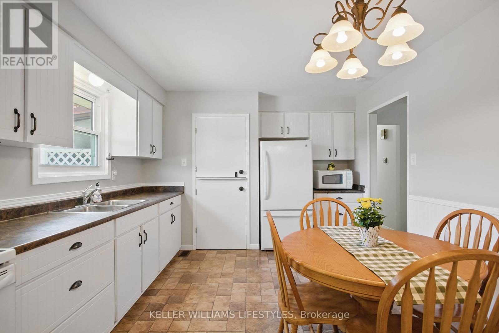 41 Manor Road, St. Thomas, Ontario  N5R 4Z4 - Photo 8 - X12144119