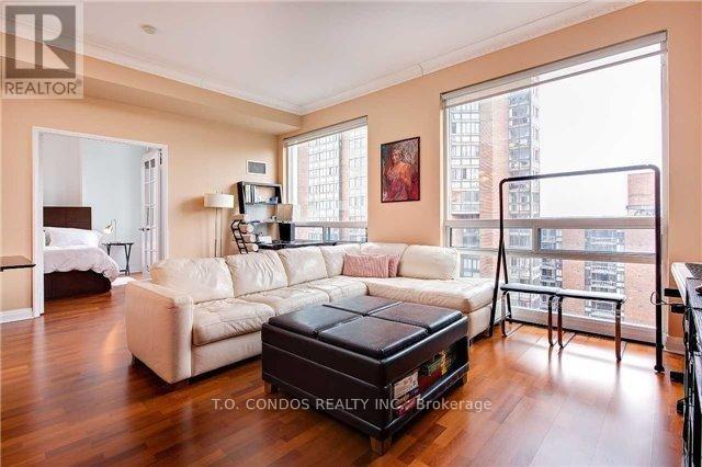 2001 - 1121 Bay Street, Toronto, Ontario  M5S 3L9 - Photo 4 - C12143939
