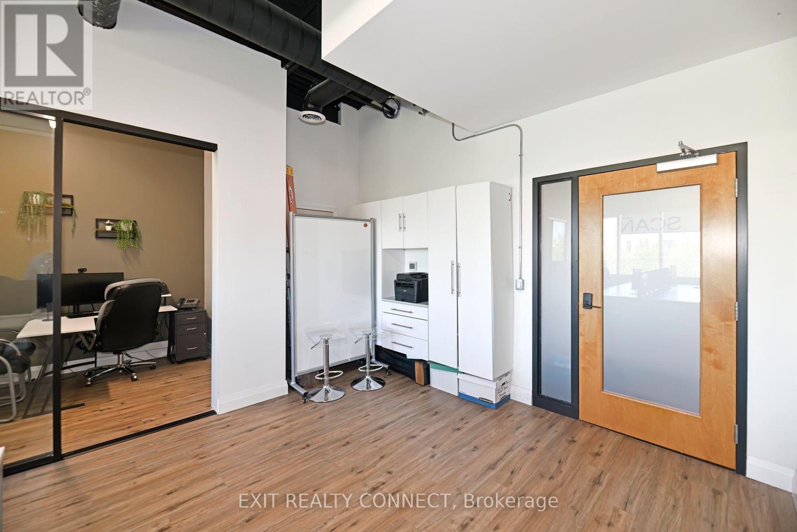 209 - 3485 Rebecca Street, Oakville (Qe Queen Elizabeth), Ontario  L6L 6X9 - Photo 8 - W12116869