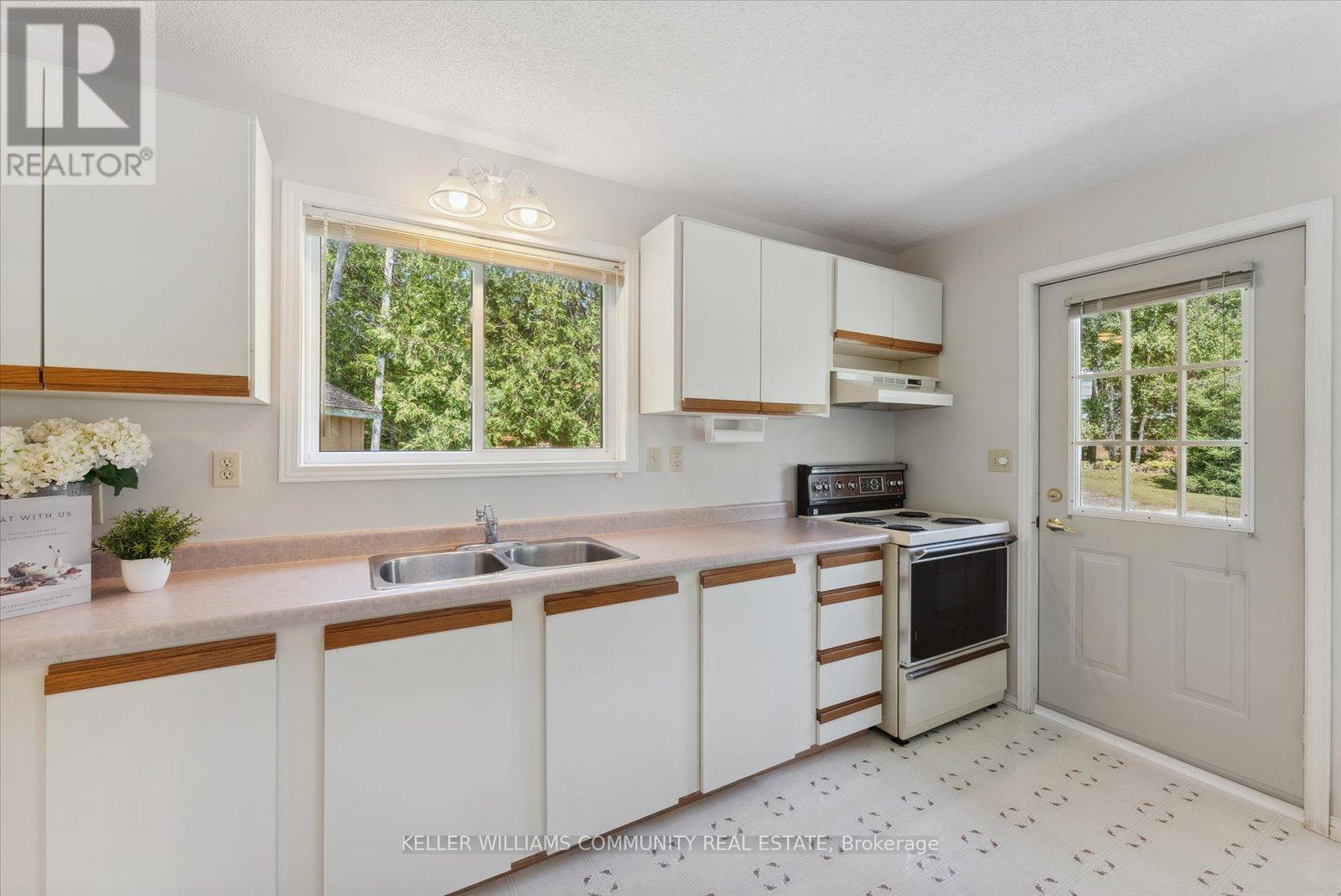 303 Maple Landing Lane, Tudor And Cashel, Ontario  K0L 1W0 - Photo 35 - X12144068