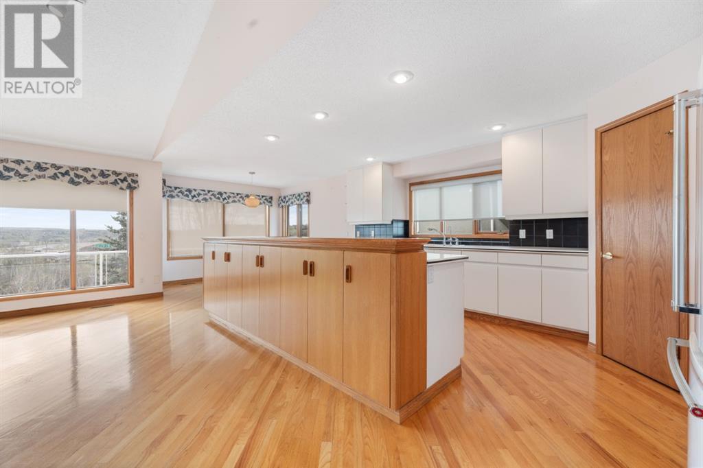 Property at 156 Scenic Ridge Crescent NW image 4