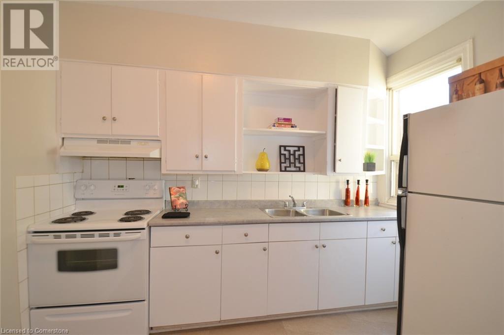 Property at 58 ERIE Avenue image 4