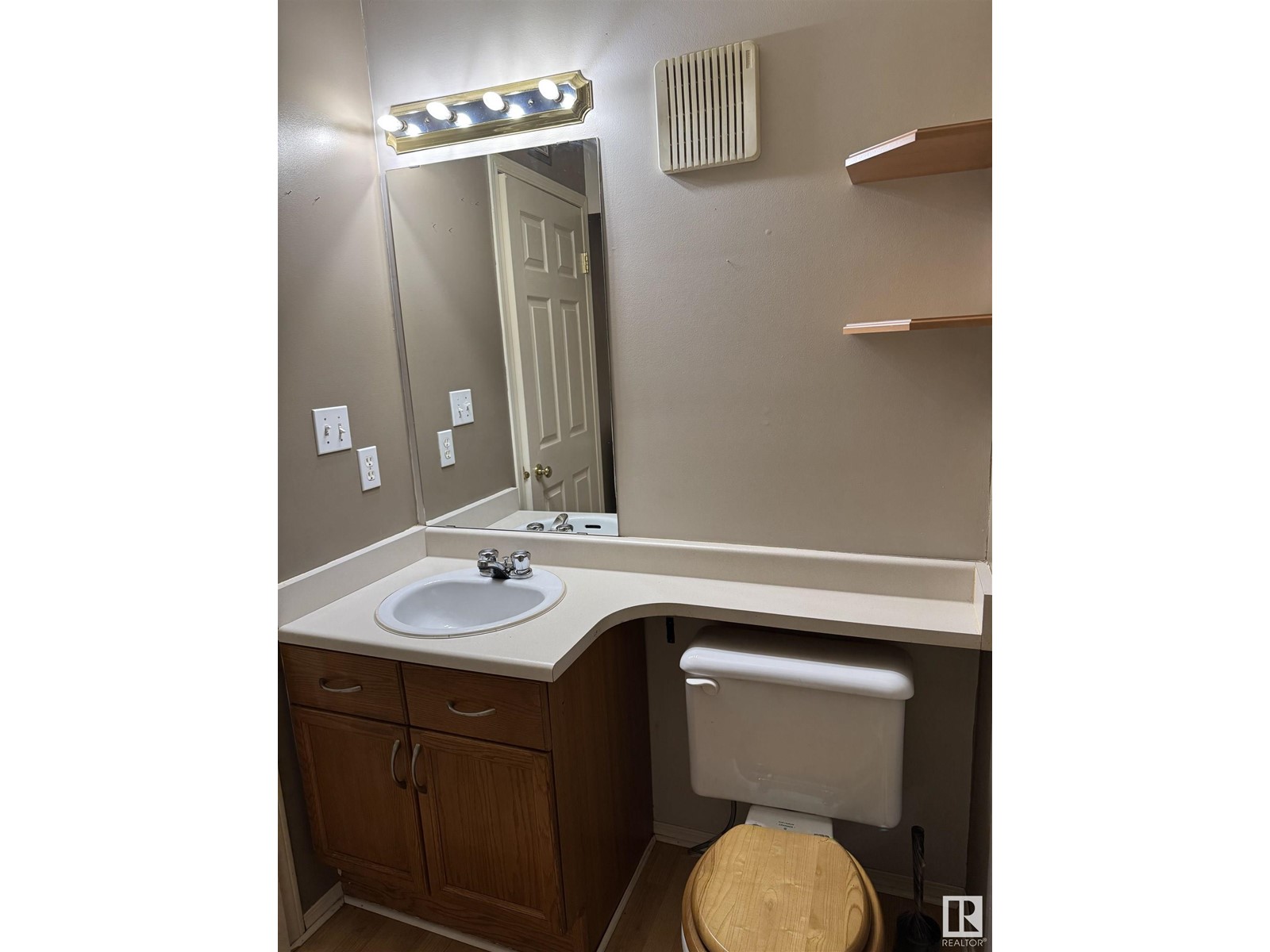 Property at #8 11718 97 ST NW image 3